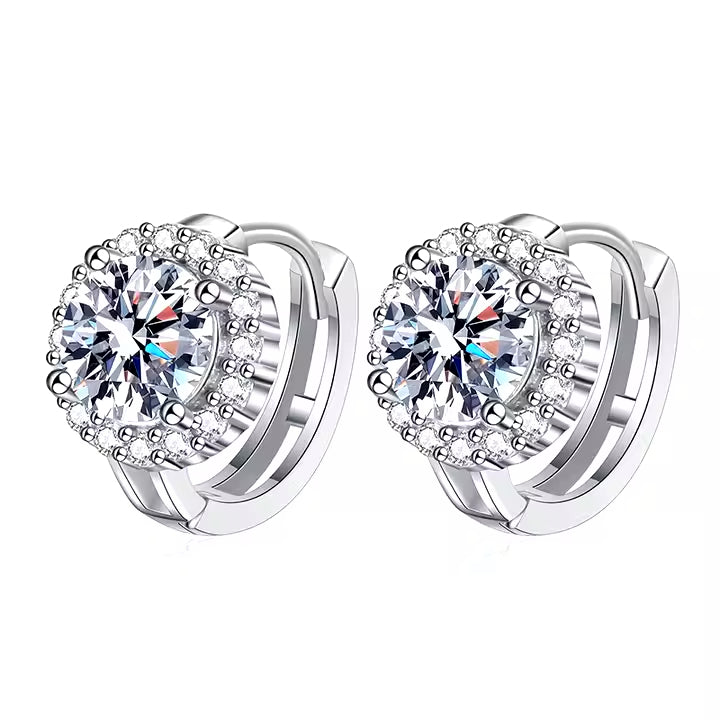 P&M Essentials+ Boucles d’Oreilles Clous en Moissanite Girassol pour Femme - Moissanite 1 Carat Taille Ronde Brillante, Argent Sterling 925, Plaqué Platine, Cadeau Élégant pour Mariages et Anniversaires